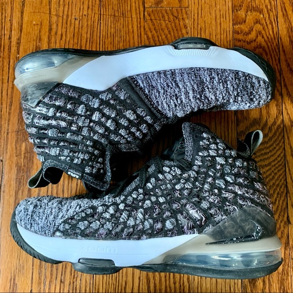 Nike Lebron XVII 17 Lakers In the Arena Oreo Black White Shoes 7Y/ Women’s 8.5 - Picture 7 of 10